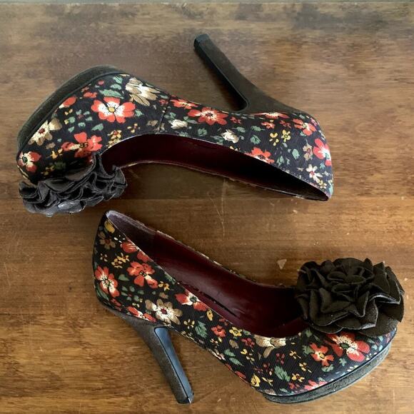 Madden Girl Salza Floral Fabric Platform Brown Suede-like Rosette Pumps Size 5.5 - Picture 2 of 13
